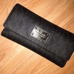 AUTHENTIC Michael Kors wallet